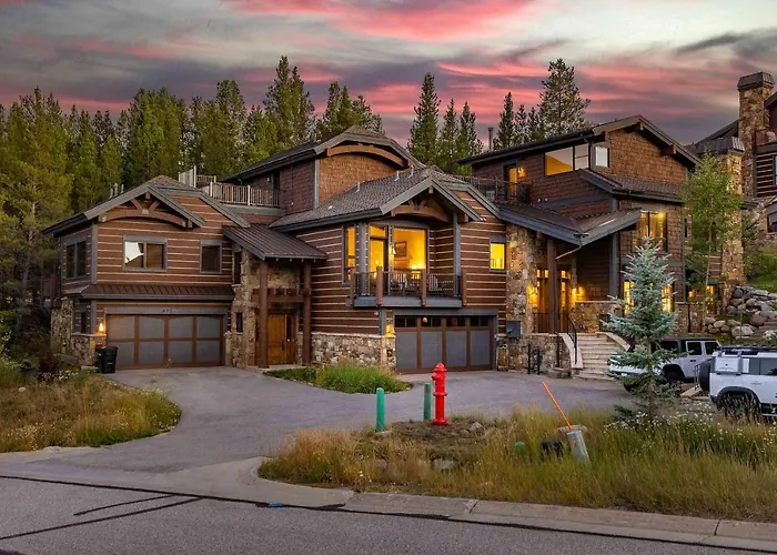 Amazing Pet-friendly Executive Home, Ski-in Walk-out - Lr884