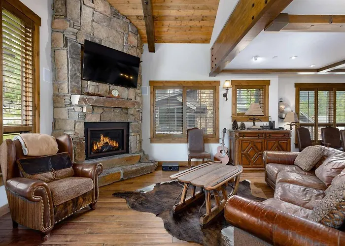 Holiday home Amazing Pet-friendly Executive Home, Ski-in Walk-out - Lr884