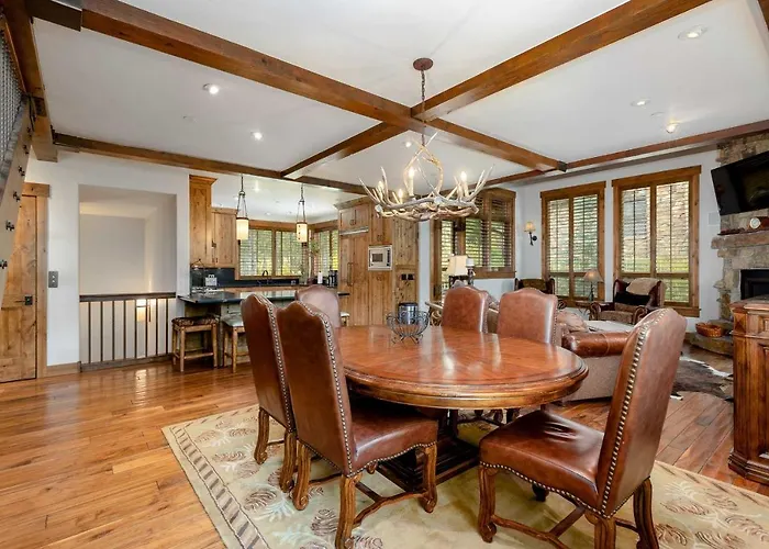Amazing Pet-friendly Executive Home, Ski-in Walk-out - Lr884 *