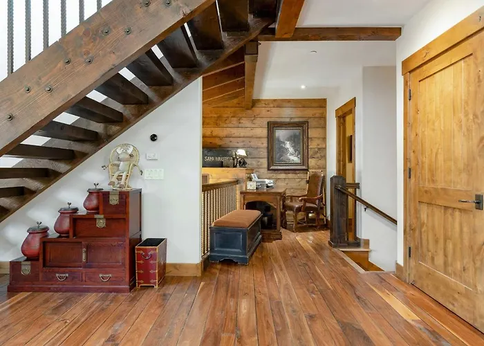 Amazing Pet-friendly Executive Home, Ski-in Walk-out - Lr884 Holiday home
