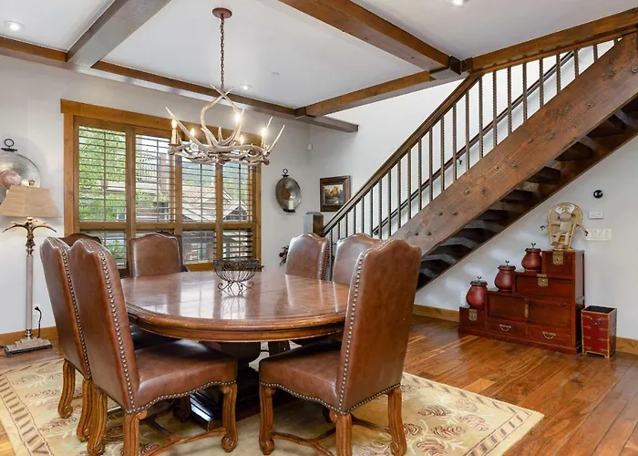 Amazing Pet-friendly Executive Home, Ski-in Walk-out - Lr884 Holiday home *